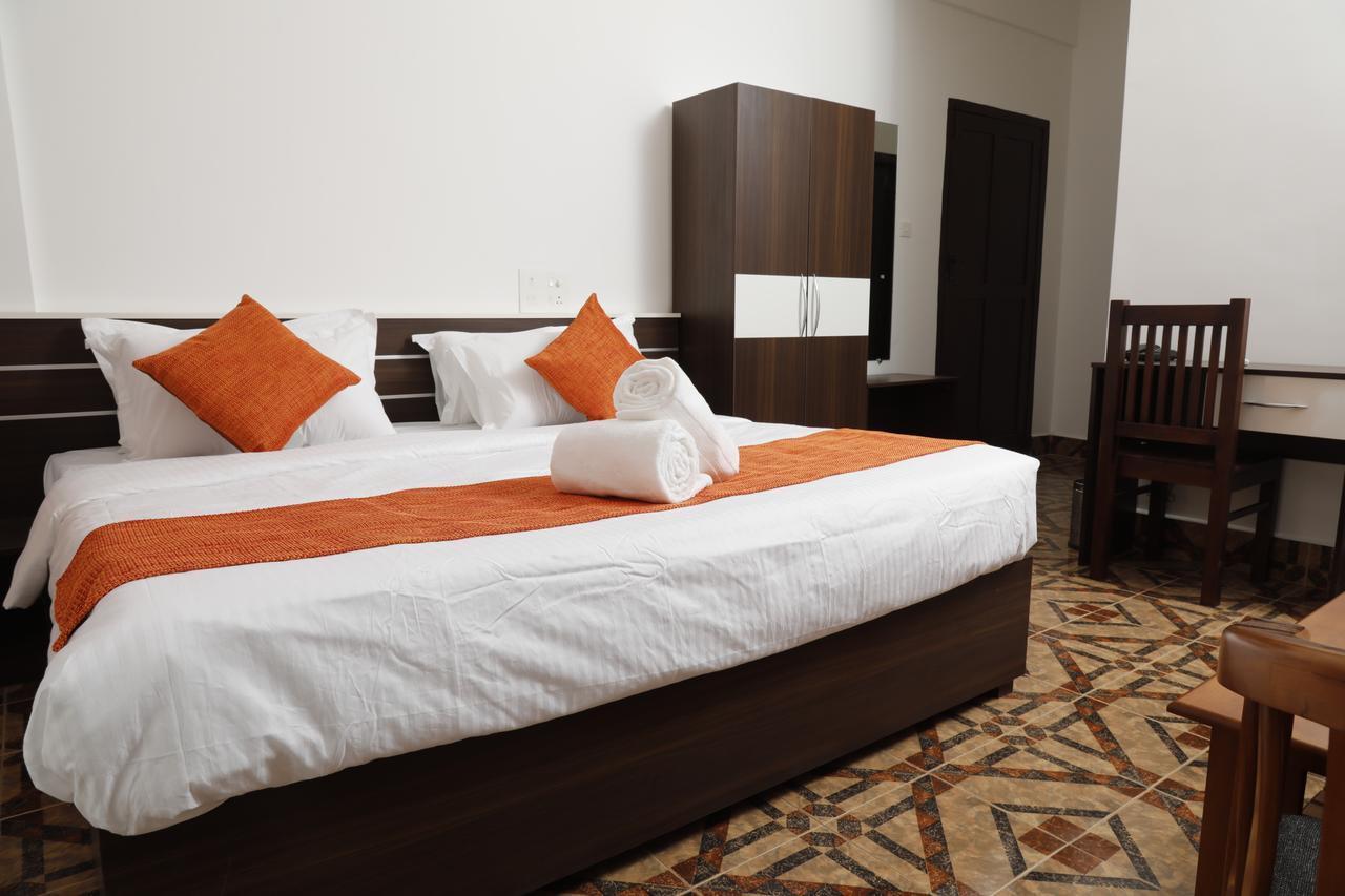 Puthens Clifton Inn Kottayam Exterior photo